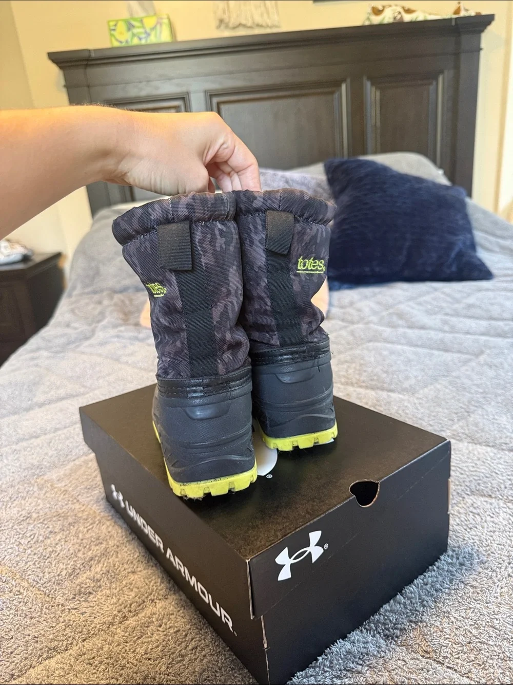 Totes brand Black and Neon Yellow Snow Boots